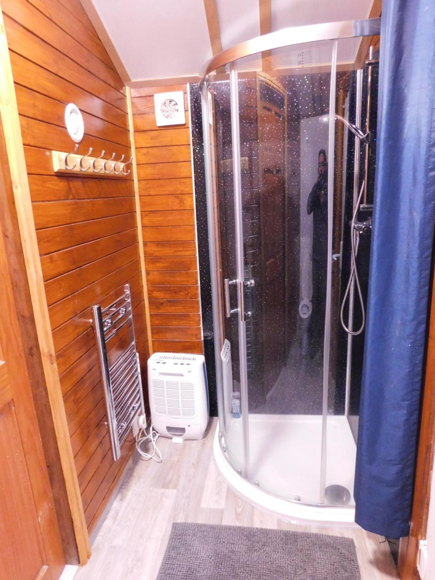 Bryn Dinas Camping Pods At The Foot Of Mt Snowdon Beddgelert Room photo