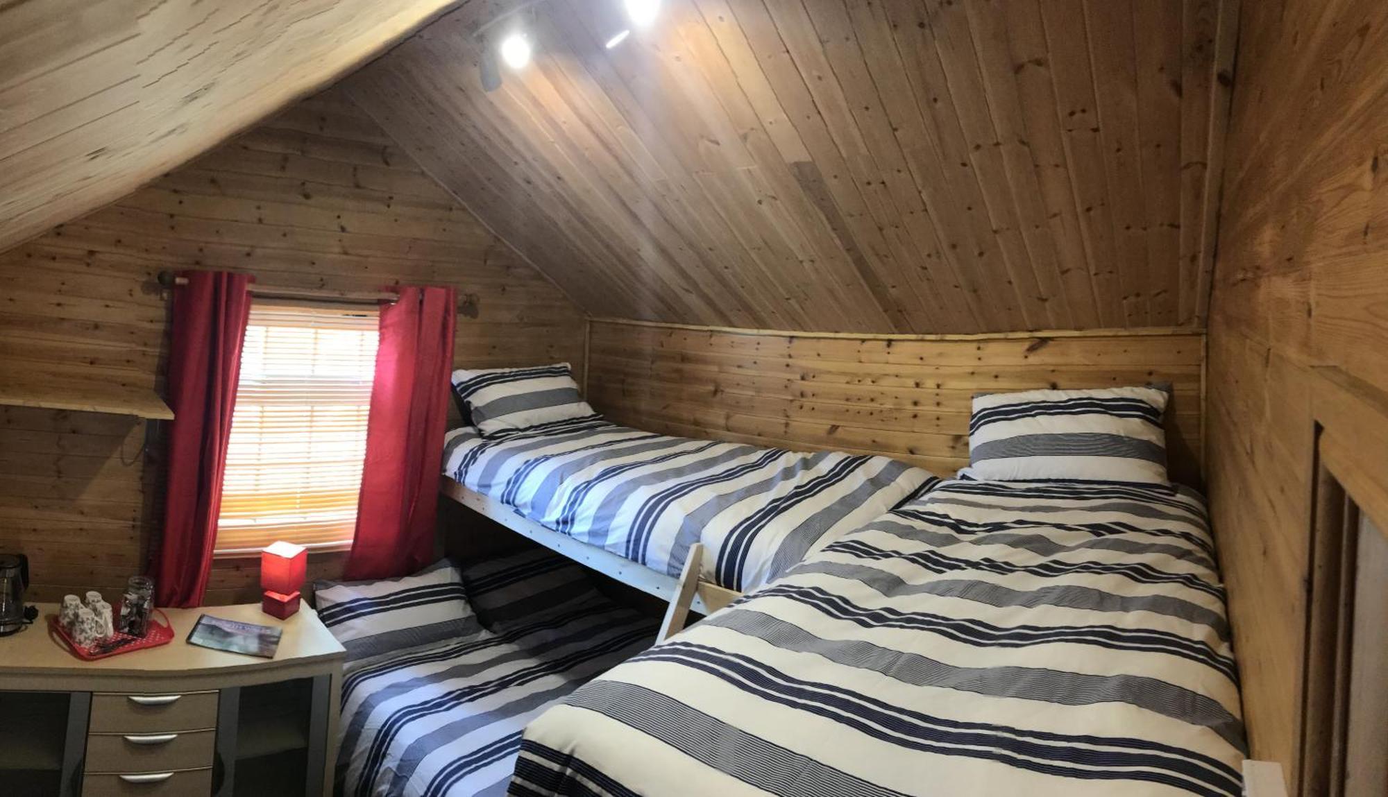 Bryn Dinas Camping Pods At The Foot Of Mt Snowdon Beddgelert Exterior photo